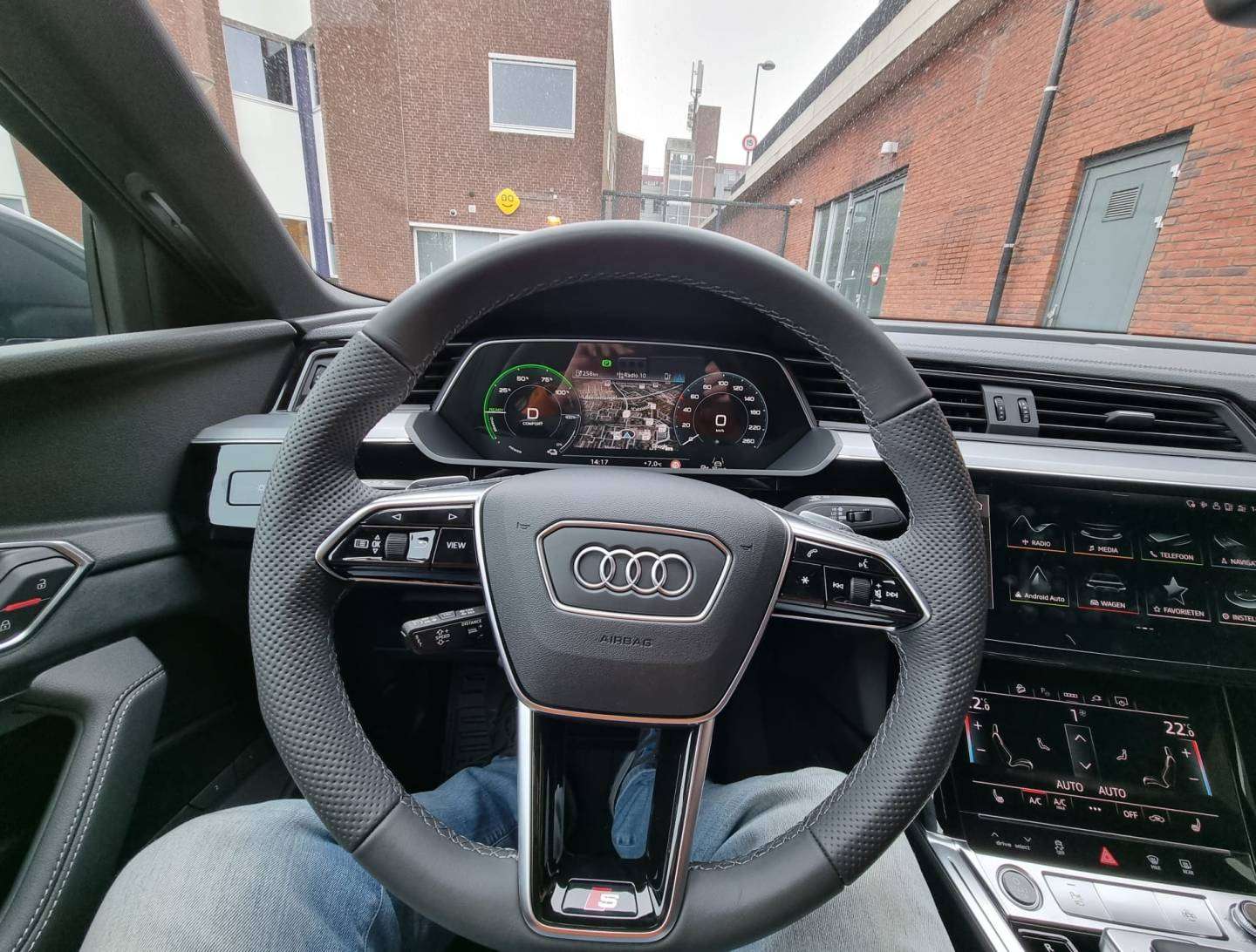 Audi E-tron sportback 5.jpg