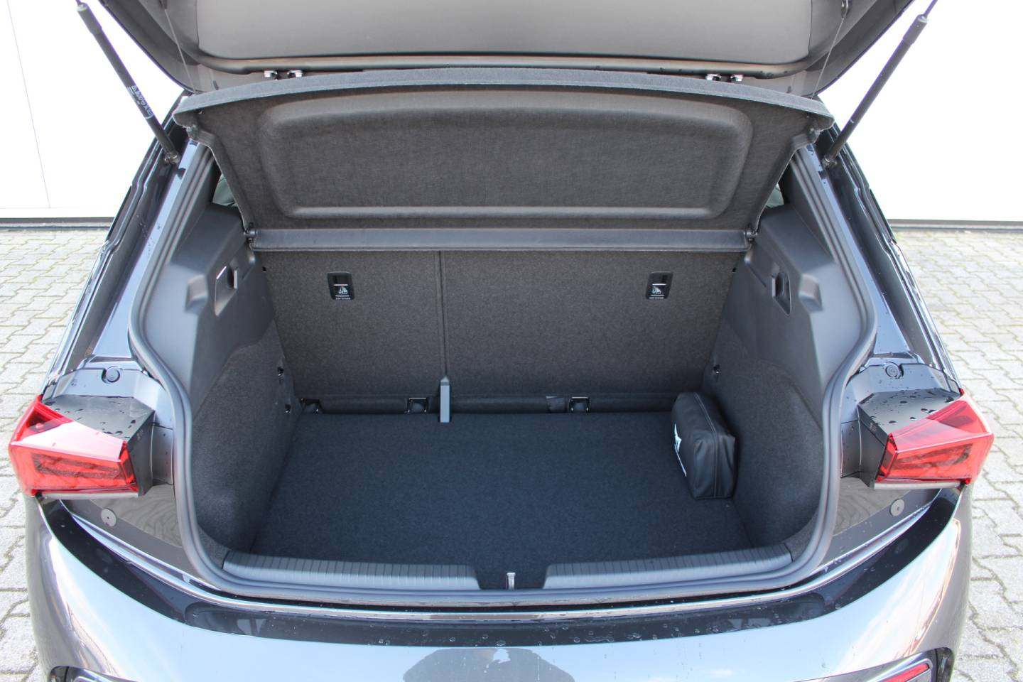 Cupra-Born-Business-Quasar-Grey (11).JPG