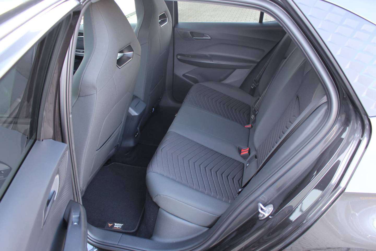 Cupra-Born-Business-Quasar-Grey (9).JPG