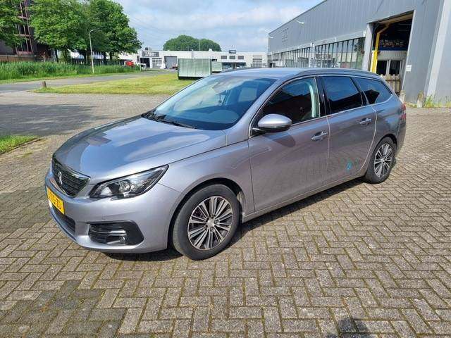 Peugeot 308 SW links voor en zij.jpg
