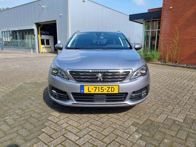 Peugeot 308 SW voor.jpg