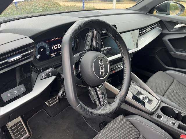 audi 8.jpg