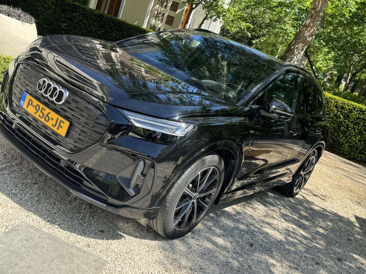 Audi - P956JF - Voorkant rechtsvoor (zoom).JPEG