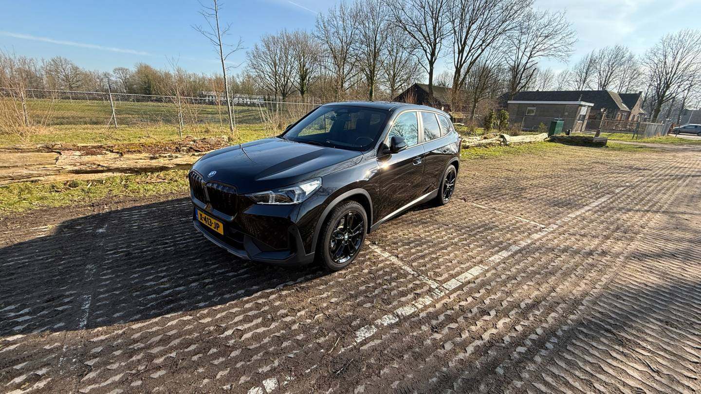 BMW_iX1_01.jpg