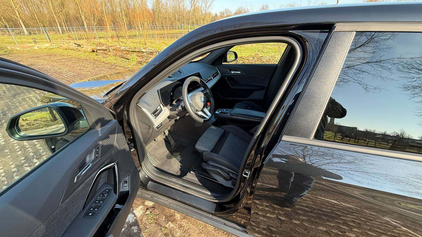 BMW_iX1_03.jpg