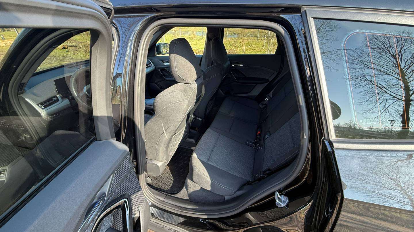 BMW_iX1_05.jpg