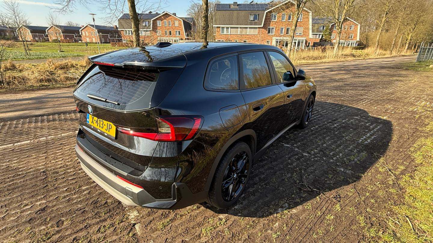 BMW_iX1_06.jpg