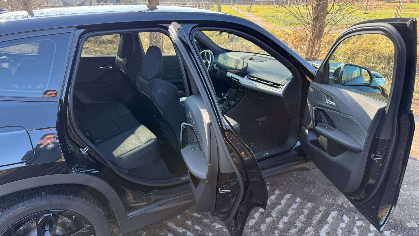 BMW_iX1_11.jpg