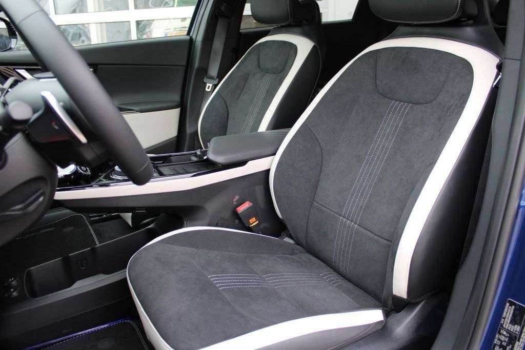 KIA EV6 Yacht Blue 3.jpg