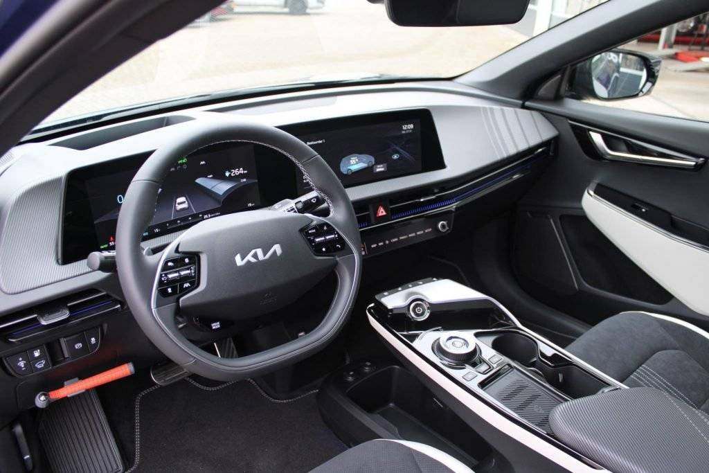 KIA EV6 Yacht Blue 5.jpg