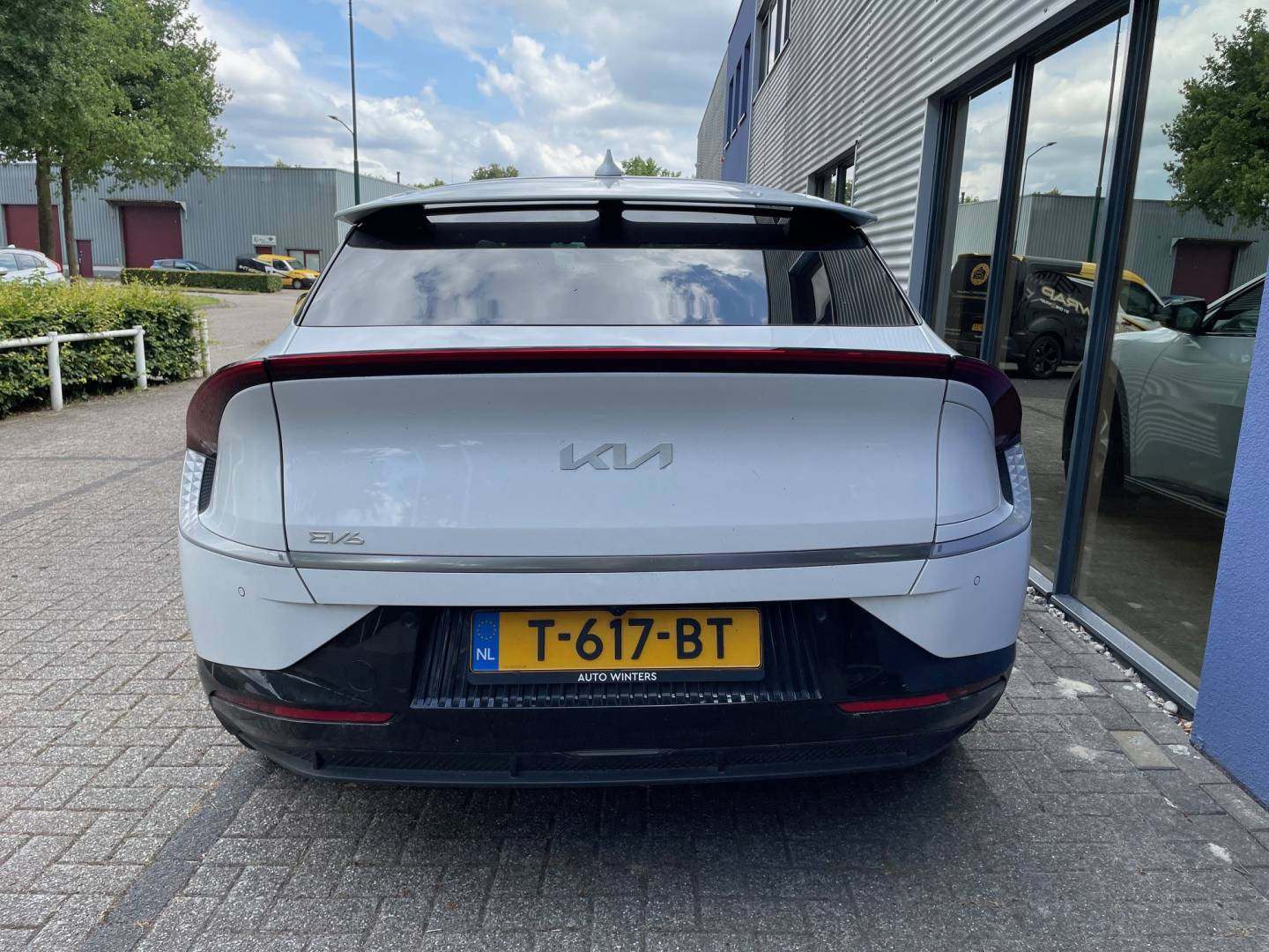 Kia EV6 2.jpg