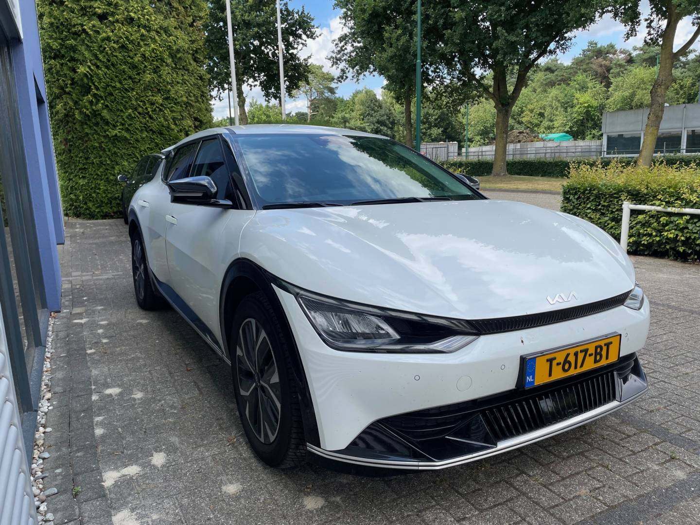 Kia EV6 3.jpg