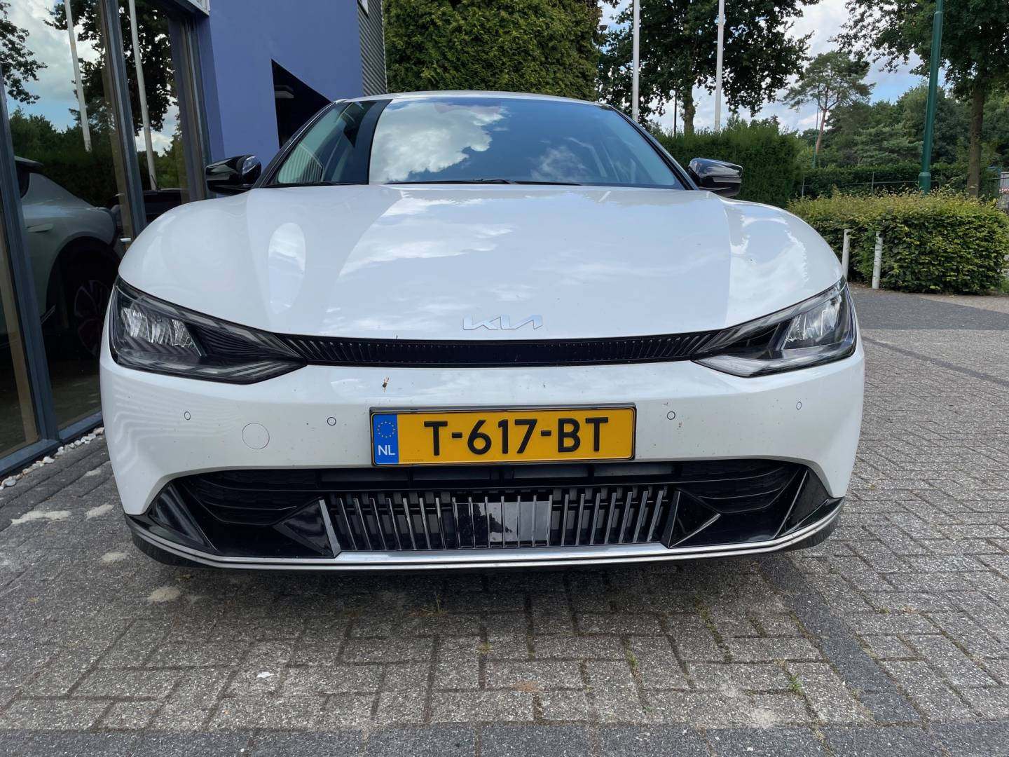 Kia EV6 4.jpg