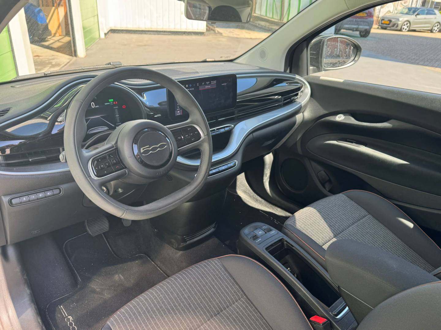 3 Fiat 500E.jpg