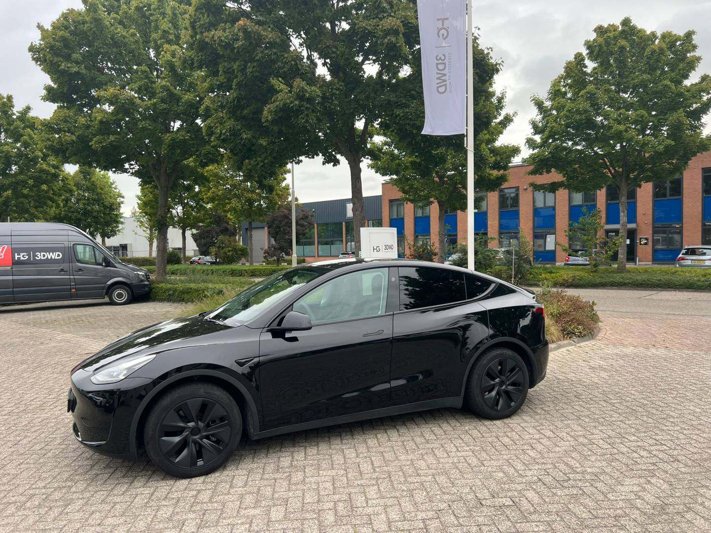 tesla02.jpg