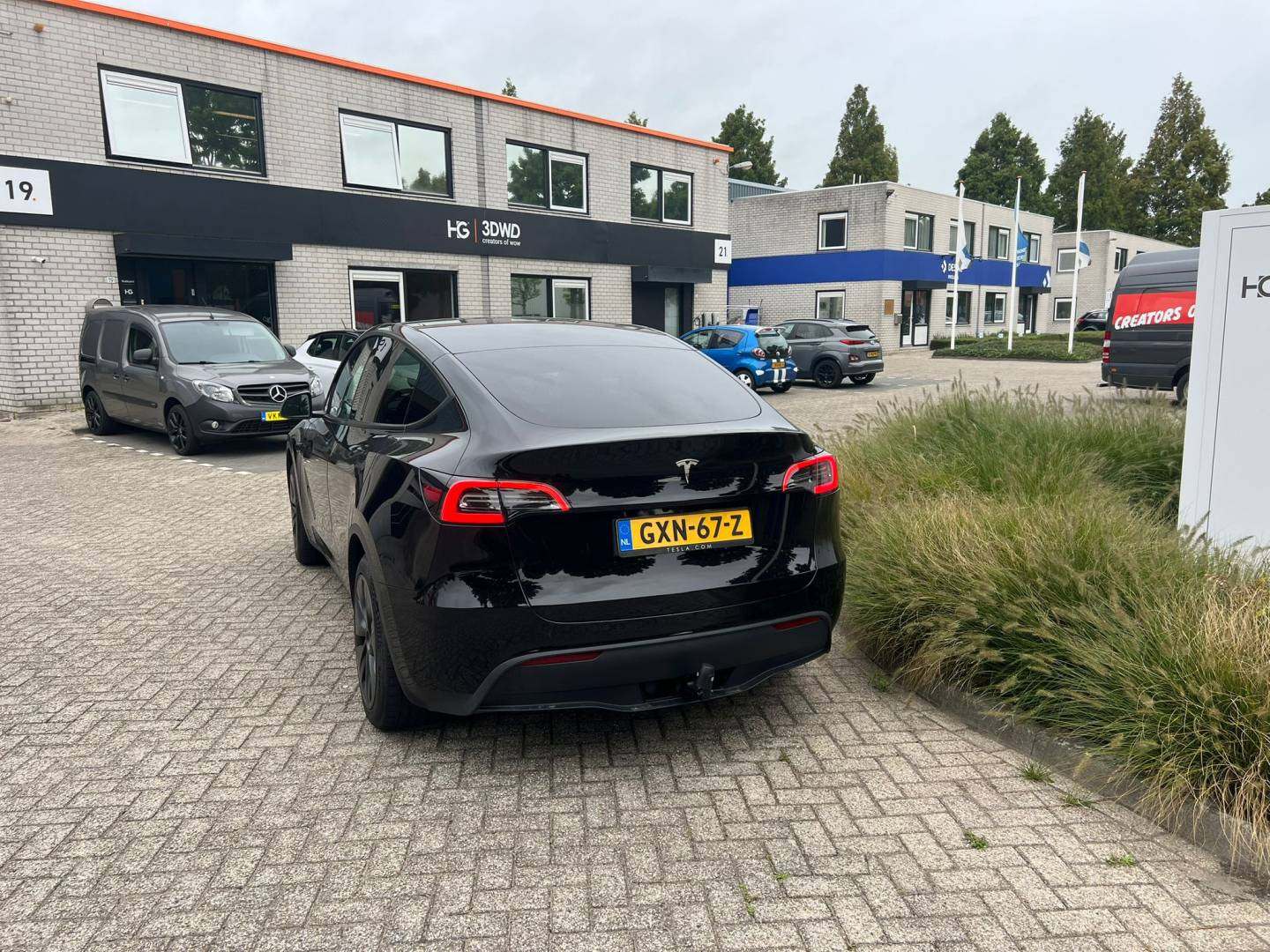 tesla03.jpg