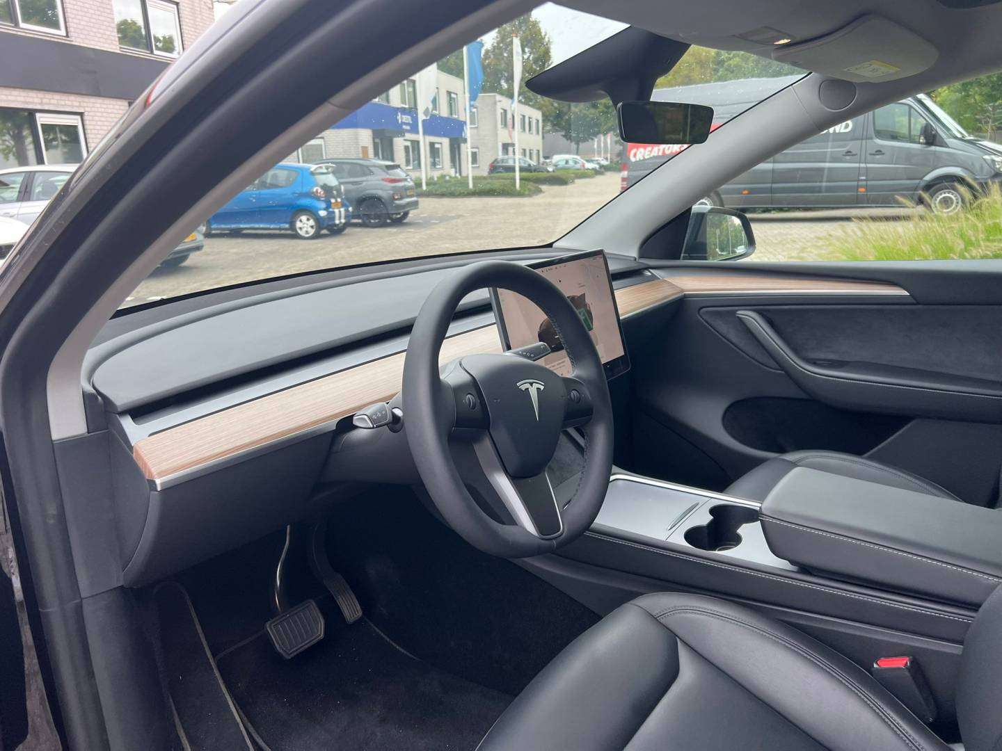tesla04.jpg