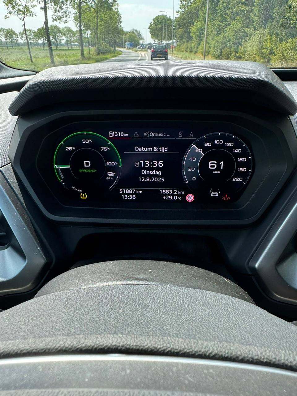 Audi 8.jpg