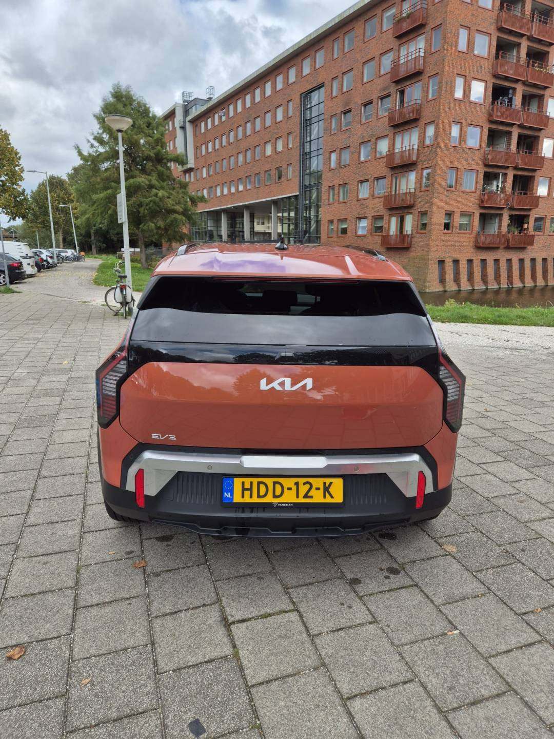 KIA EV3 achter2.jpeg