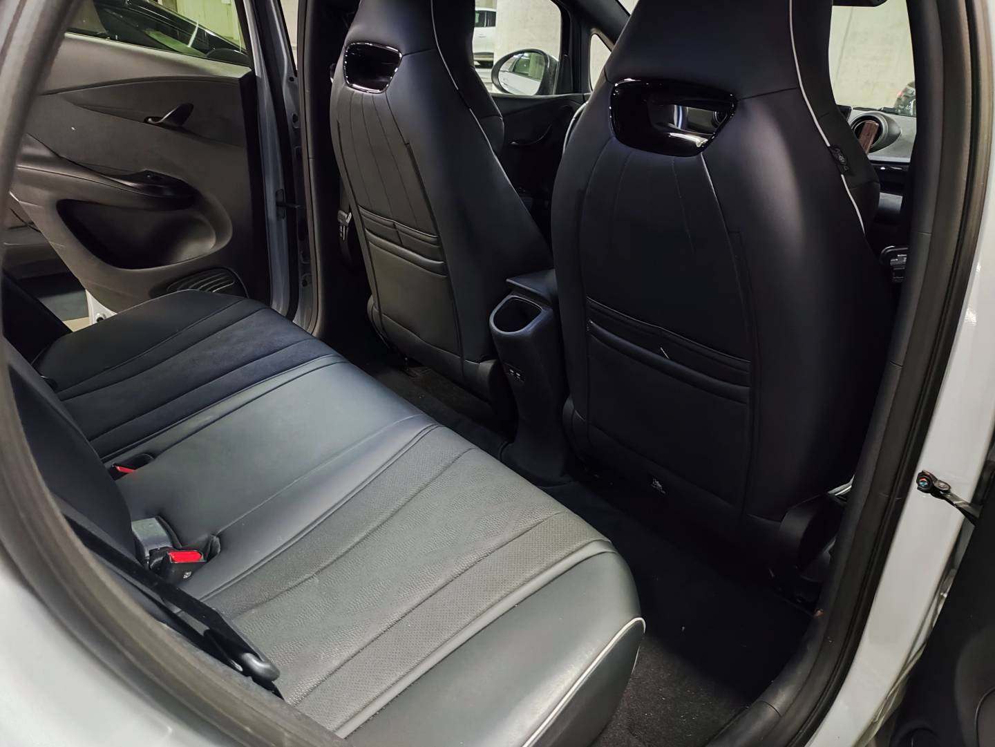 achterbank foto 8 subhoofd.jpg