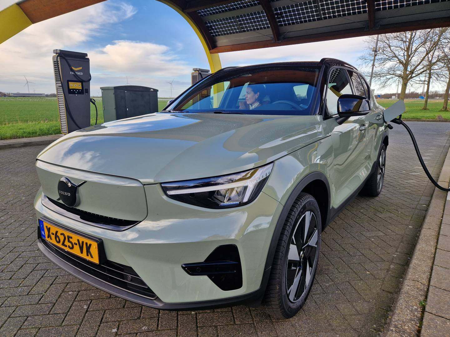 Volvo EX40 (6).jpg