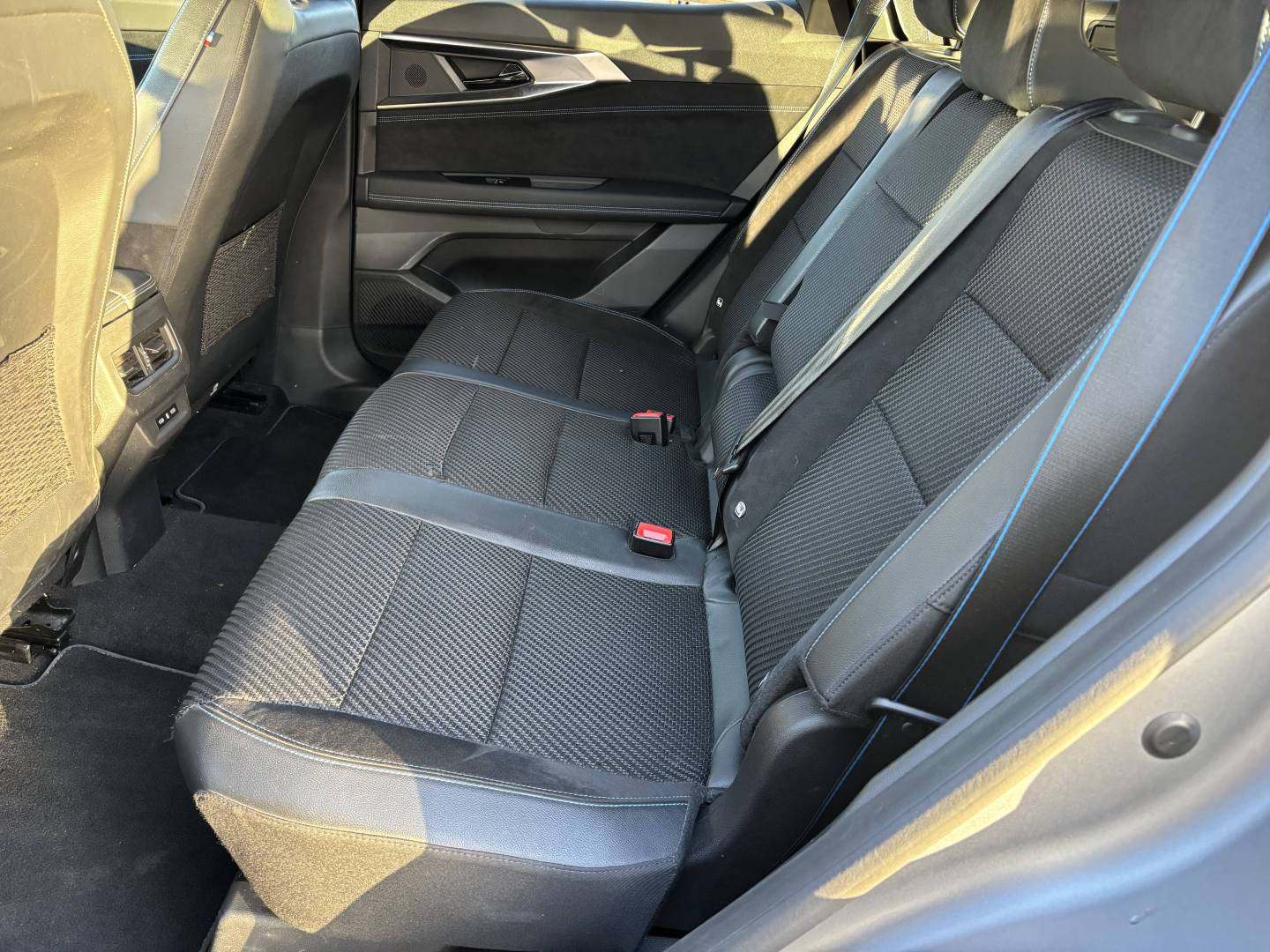 Binnenkant achterbank_0.jpeg